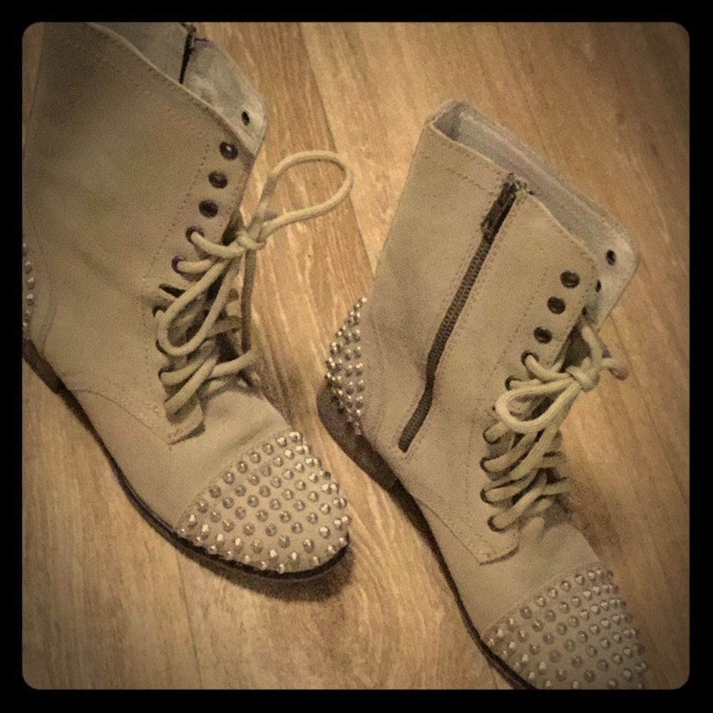 Steve Madden studded boots in Tan